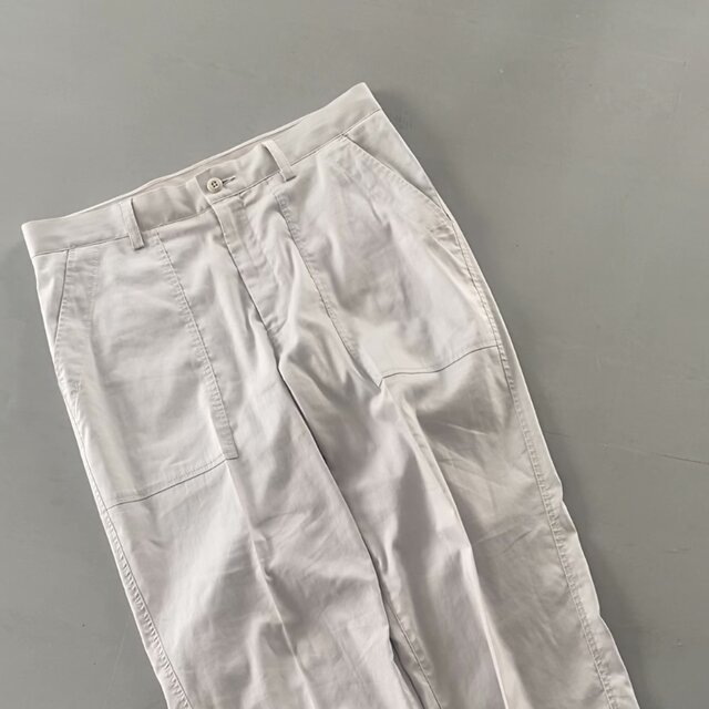 どんなスタイルにも合う、きれいめ見えミリタリーパンツ
