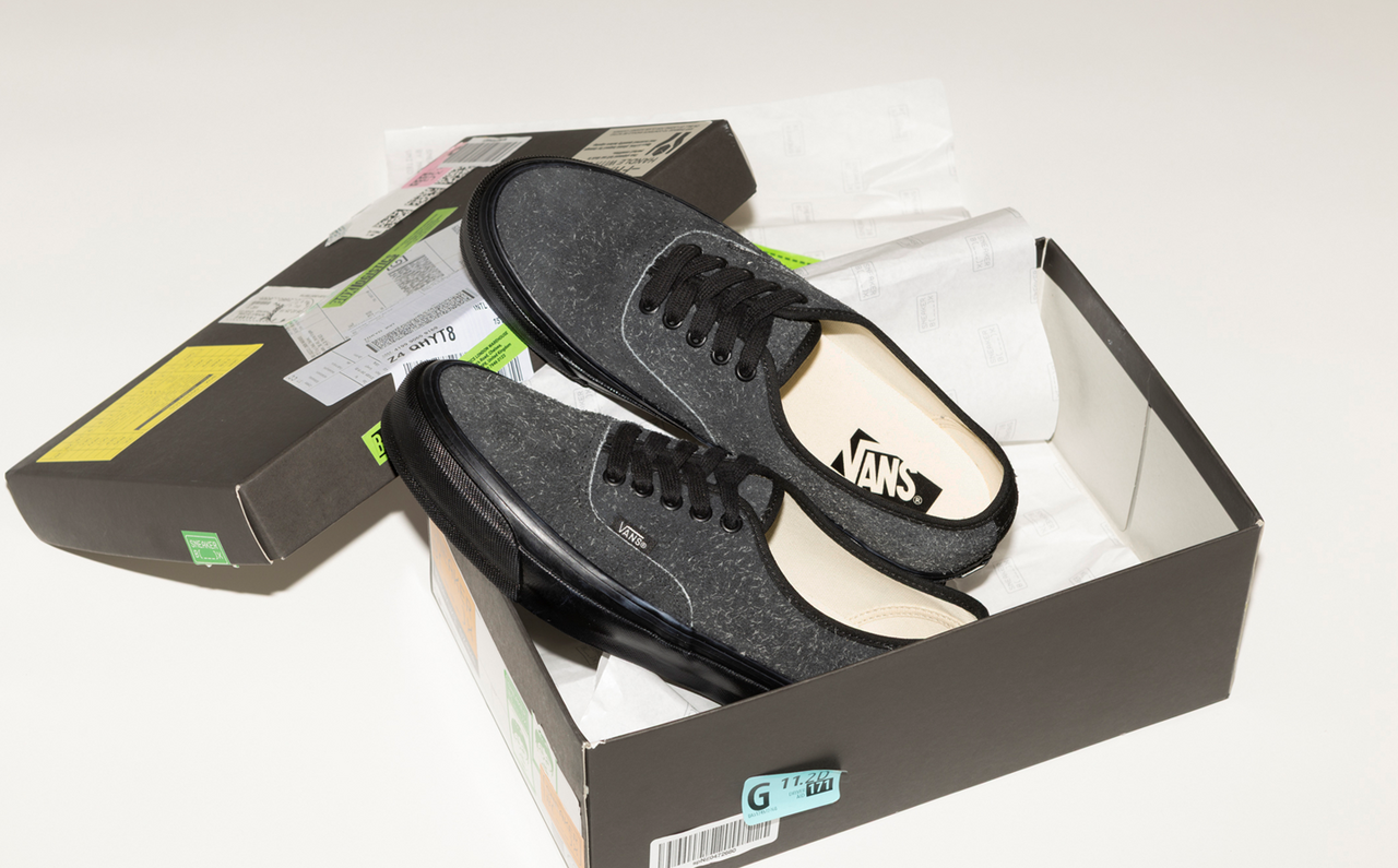 ＜ヴァンズ＞の「オーセンティック」は、当たり前のスタイルをしっくり見えるように整えてくれます