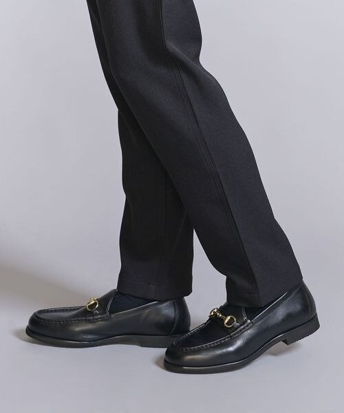 アンクル丈のパンツにあわせたビットローファー