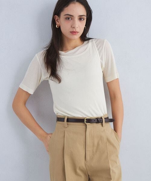 ベルトをした女性