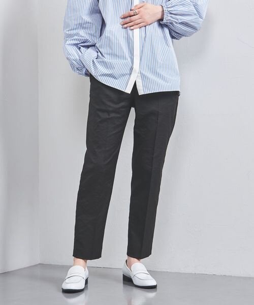 ストレッチパンツをはいた女性