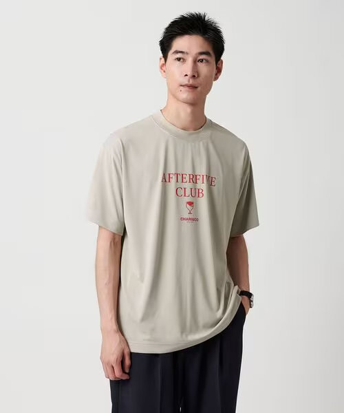 Tシャツを着た男性