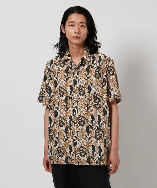 シャツを着た男性