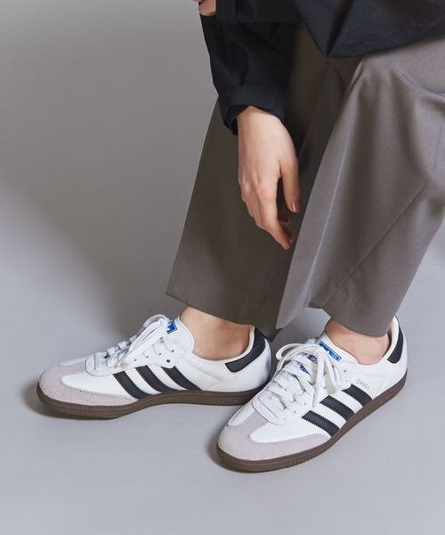 白のスニーカーコーデ