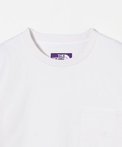 クルーネックの白Tシャツ