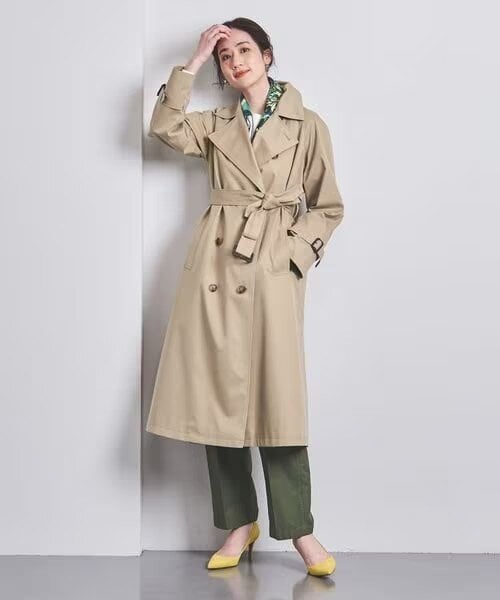最高気温16度_トレンチコートを着た女性
