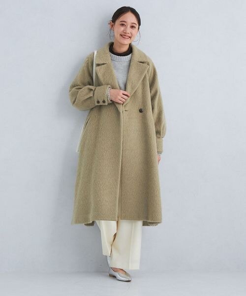 チェスター コートを着ている女性