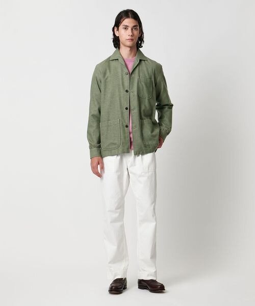 ジャケットを着た女性