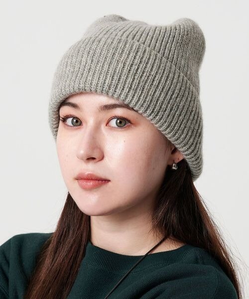 ワッチをかぶった女性