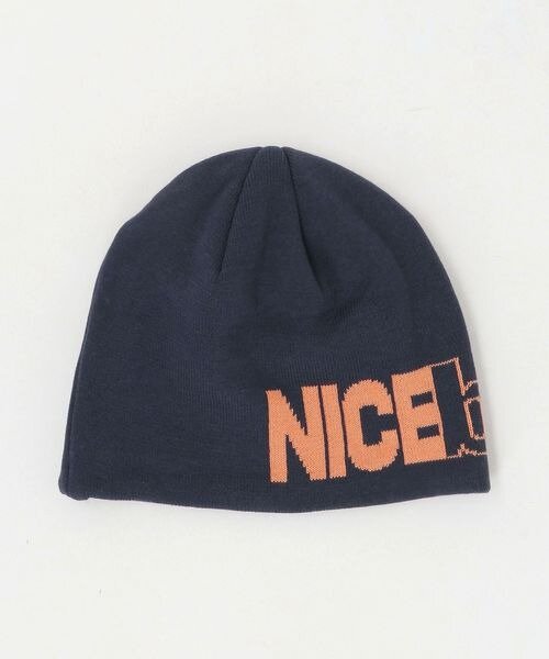 ロゴ入りのニット帽