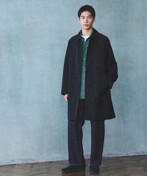 ネイビーのステンカラーコートのコーデ