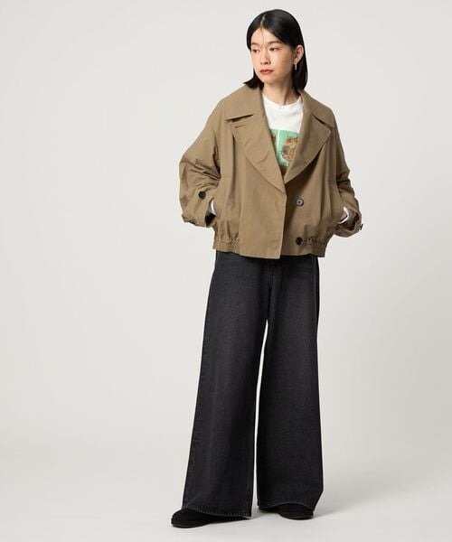 トレンチコートとワイドパンツのコーデ
