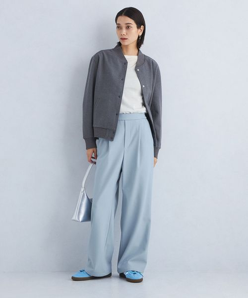 フルレングスのワイドパンツ