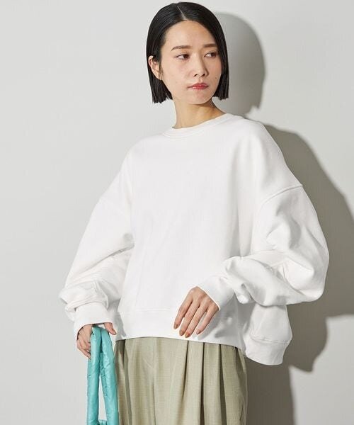 スウェットを着た女性