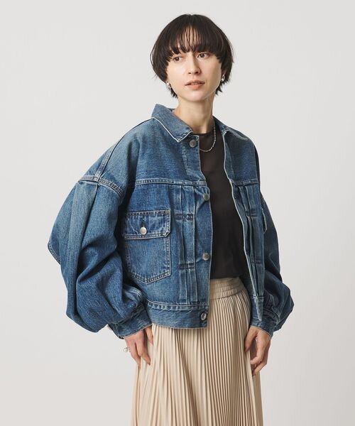 ブルーのデニムジャケット