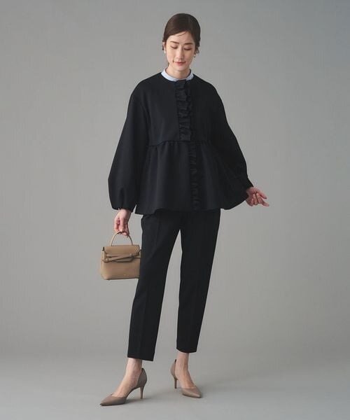 ペプラムジャケットのセレモニーコーデ