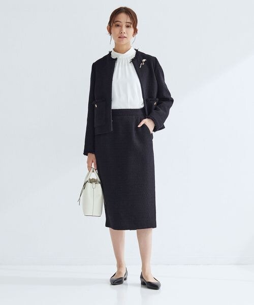 セミフォーマルなスカートコーデ