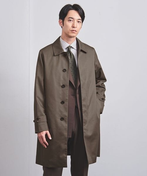 ブラウンのステンカラーコート