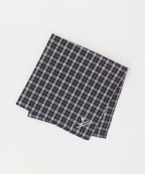 ダークグレーの刺しゅう入りハンカチ