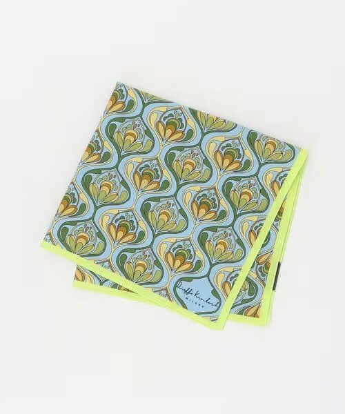 グリーンの総柄のハンカチ