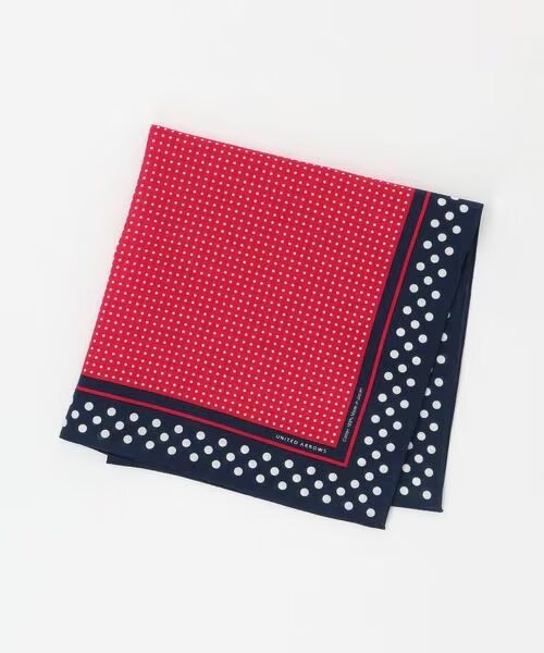 赤のドット柄のハンカチ