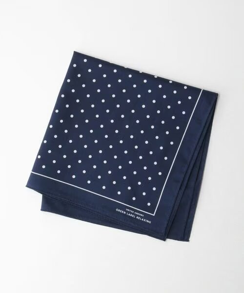 ネイビーのドット柄のハンカチ
