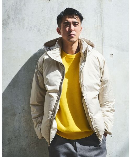 ダウンジャケットを着た男性