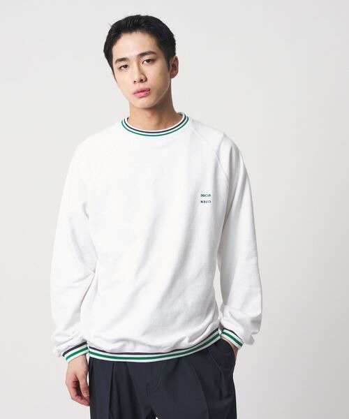 スウェットを着た男性