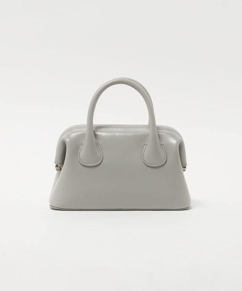 ライトグレーのハンドバッグ