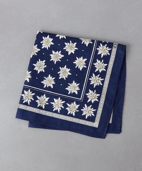 エーデルワイスが描かれたハンカチ