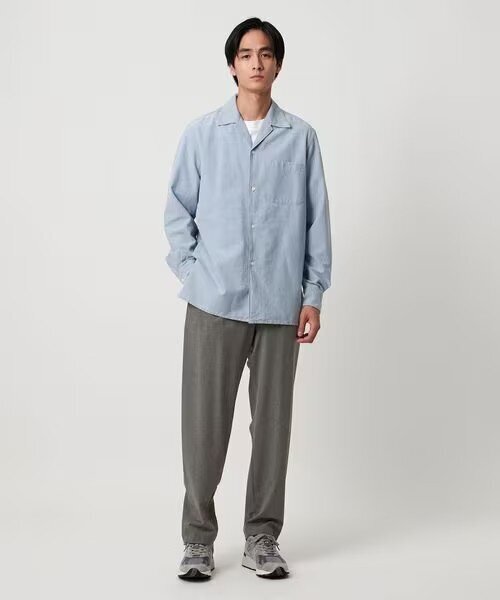 シャツを着た男性