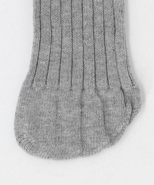 グレーのシルク混の靴下