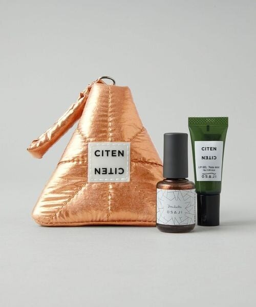 ポーチとセットのマニキュアとクリーム