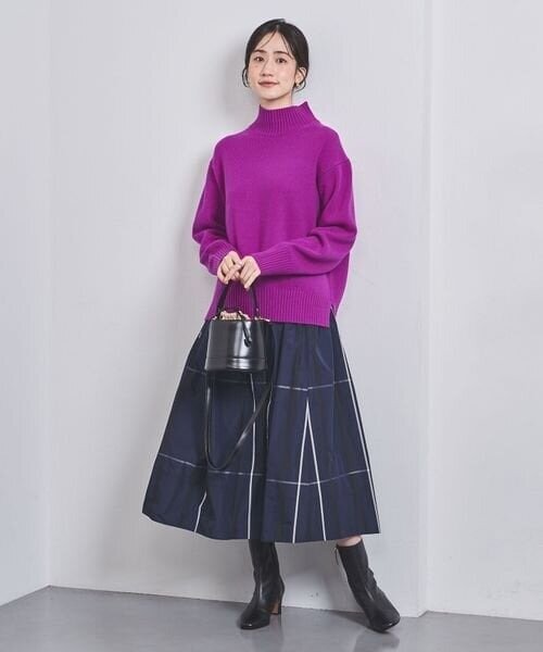 スカートをはいた女性