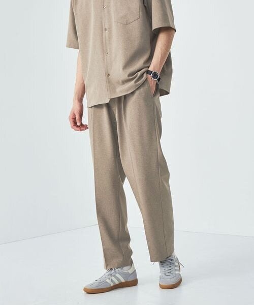 ツイル素材のパンツ