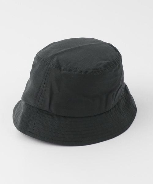 ダークグレーのバケットハット