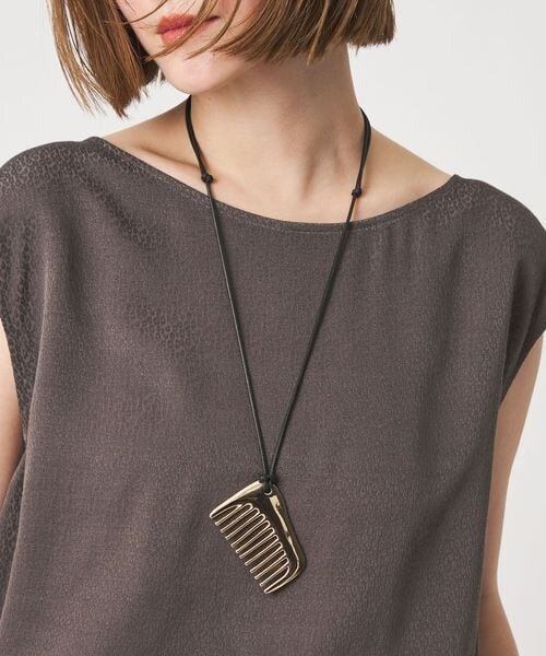 大ぶりのネックレス