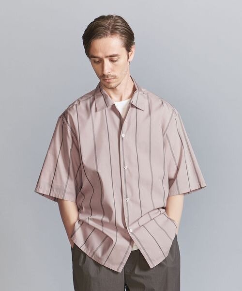 シャツを着た男性