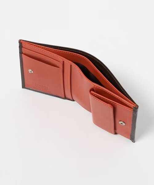 内側がオレンジの二つ折り財布