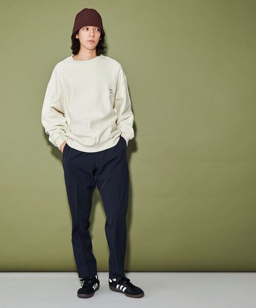 Yラインシルエットの男性