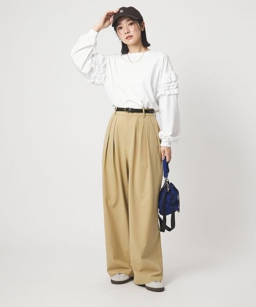 白×ベージュの配色