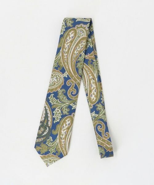 インパクトが強い総柄のネクタイ