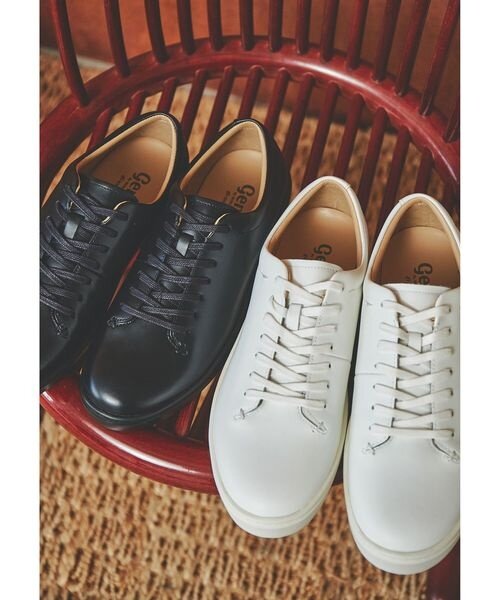 レザースニーカー　https://store.united-arrows.co.jp/brand/glr/item/3100023S0448?clr_id=101