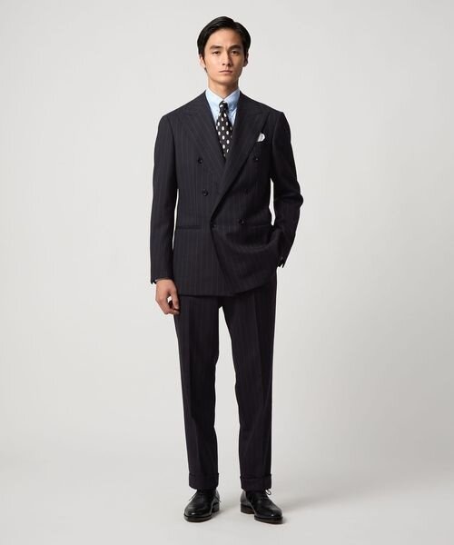 ストライプ柄ダブルスーツにドットタイを合わせたパーティスタイル　https://store.united-arrows.co.jp/brand/ua/item/1100025F1070?clr_id=101