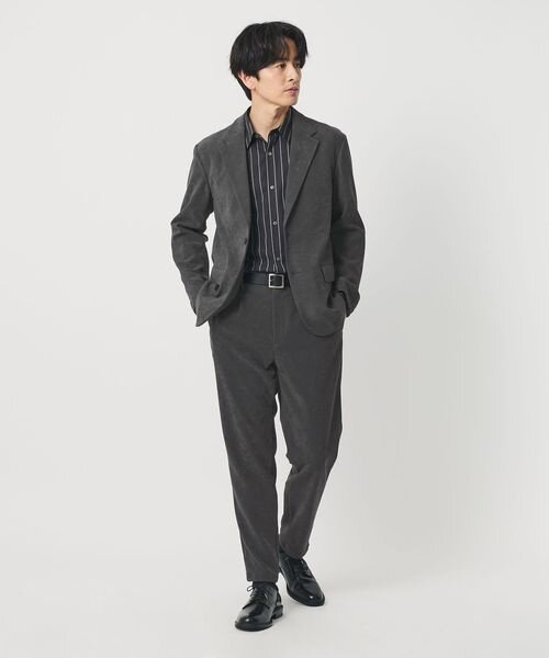 ノータイでのスーツのカジュアルな着こなし　https://store.united-arrows.co.jp/brand/by/item/1200025F2209?clr_id=101