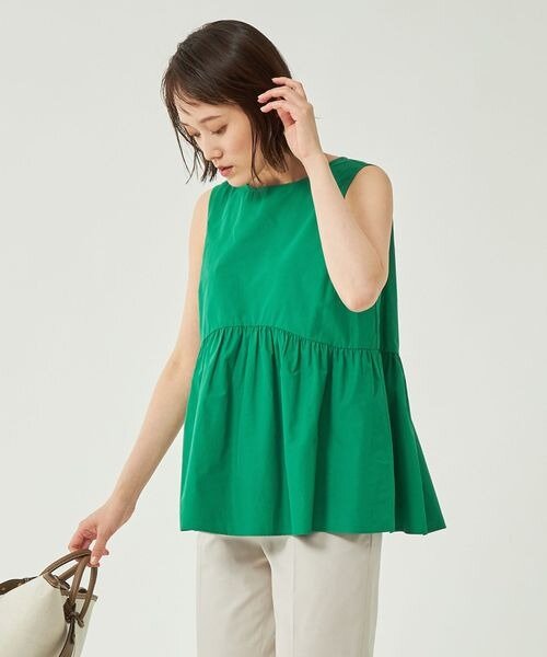 ブラウスとパンツのコーデ