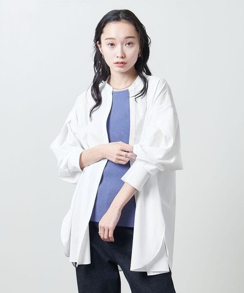 白のシャツ