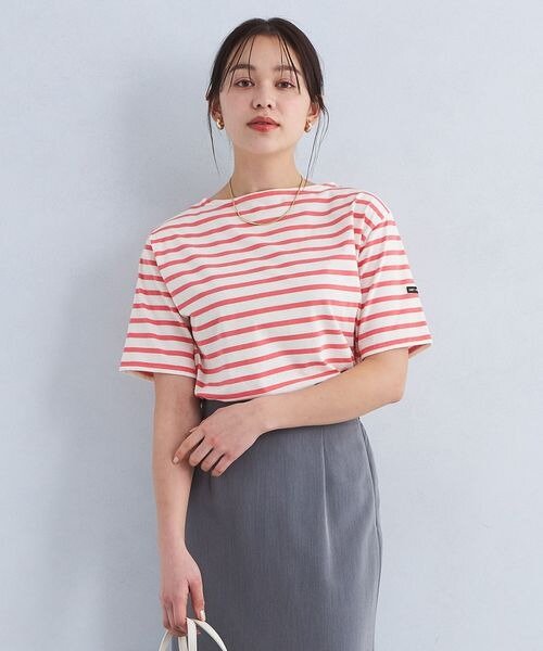赤いボーダー柄のTシャツコーデ