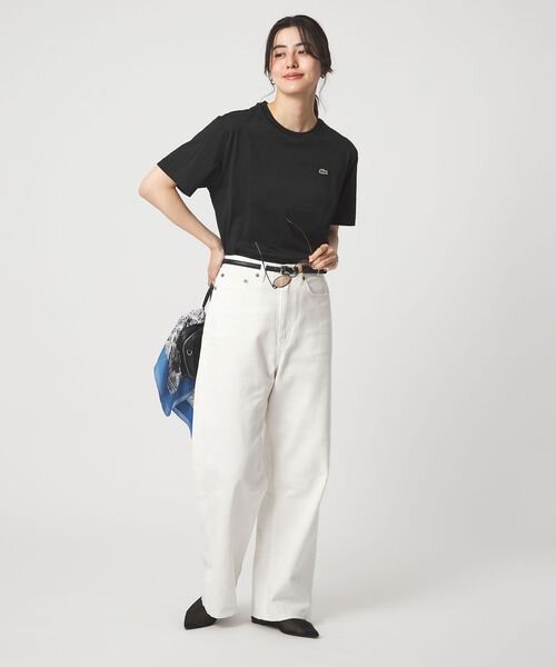 モノトーン配色のTシャツコーデ