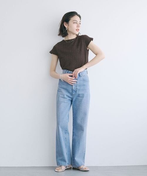 Tシャツにデニムをあわせたコーデ